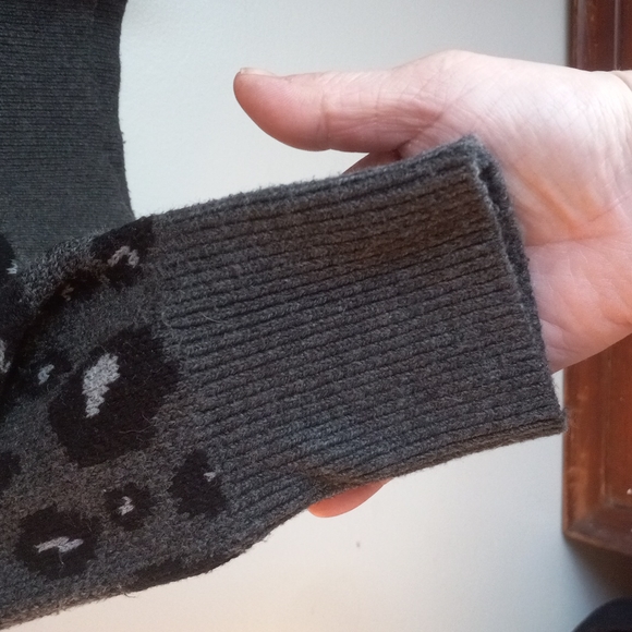 Lucky Brand Black & Gray Leopard Print Drop Shoulder Sweater - Picture 4 of 9